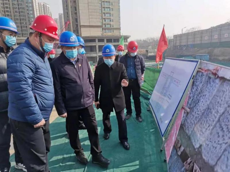 市委常委、市政府黨組成員魏建平調研左掖門(mén)游園停車(chē)場(chǎng)項目建設工作